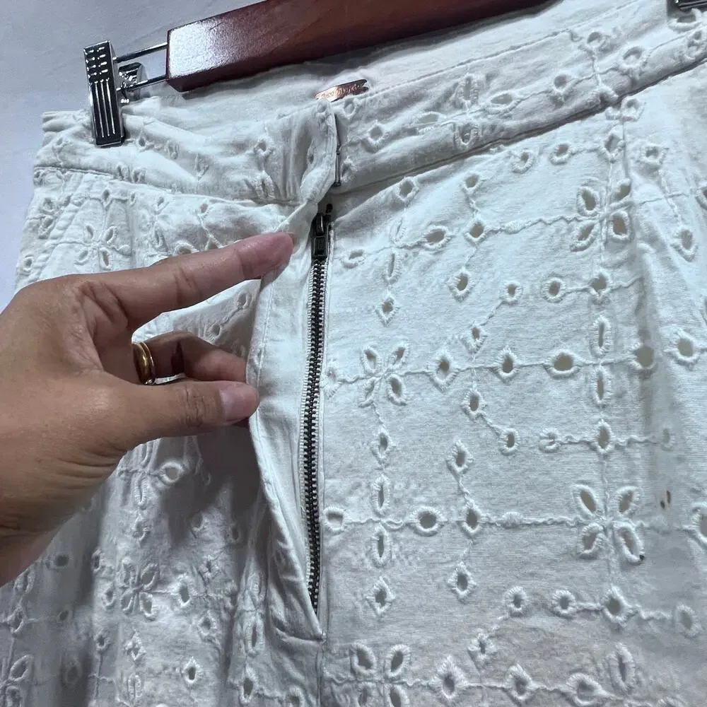 FREE PEOPLE White Eyelet High Waisted Trouser Pants Women's Size 6 (28x26) - Picture 7 of 9